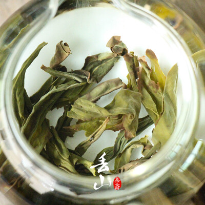 奇兰，初涉武夷岩茶者的最爱，高幽兰花香。‘’笑靥半含还半吐,素心皎皎濯醍醐。‘’