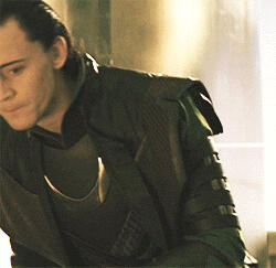 #tom hiddleston#這！張！為！神！馬！表！情！這！麼！可！愛！！！！！！啊啊啊瘋了！via:pietromaxlmoff