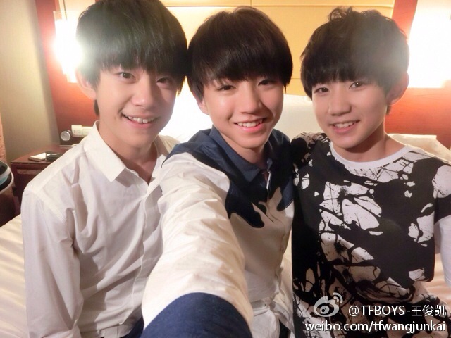 《TFBOYS成军一周年纪念照片》 @TFBOYS-王俊凯 微博14-08-06照片