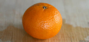 剥橘子会弄脏手，表怕，吃货新技能！！！赶紧get！！！