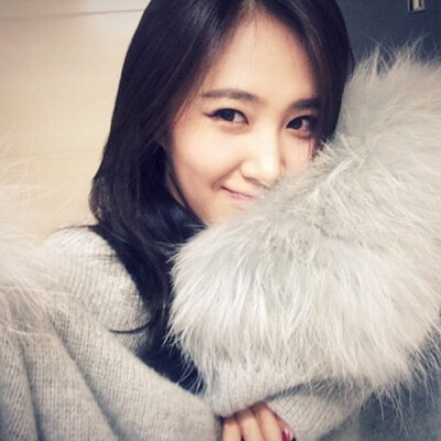 【图片】141101 #少女时代# Yuri Instagram 更新 2nd &amp;amp; 3rd 【2.冬天正走来 #Yuri ； 3.小心不要感冒，穿的暖暖的出行哦 ️#11月】 原图：http://t.cn/R70BZQM http://t.cn/R70BZQf