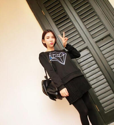2014冬季女装韩版立体水钻侧下小开叉休闲宽松棉质套头卫衣