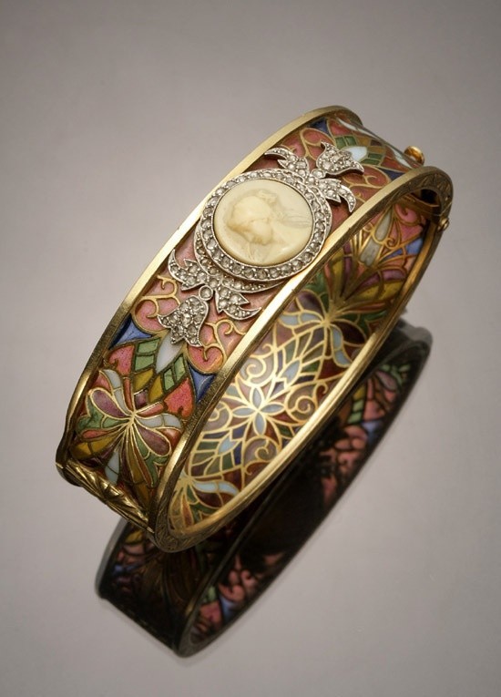 Art Nouveau 18-karat yellow-gold, platinum, diamond, plique--jour and cameo bangle bracelet