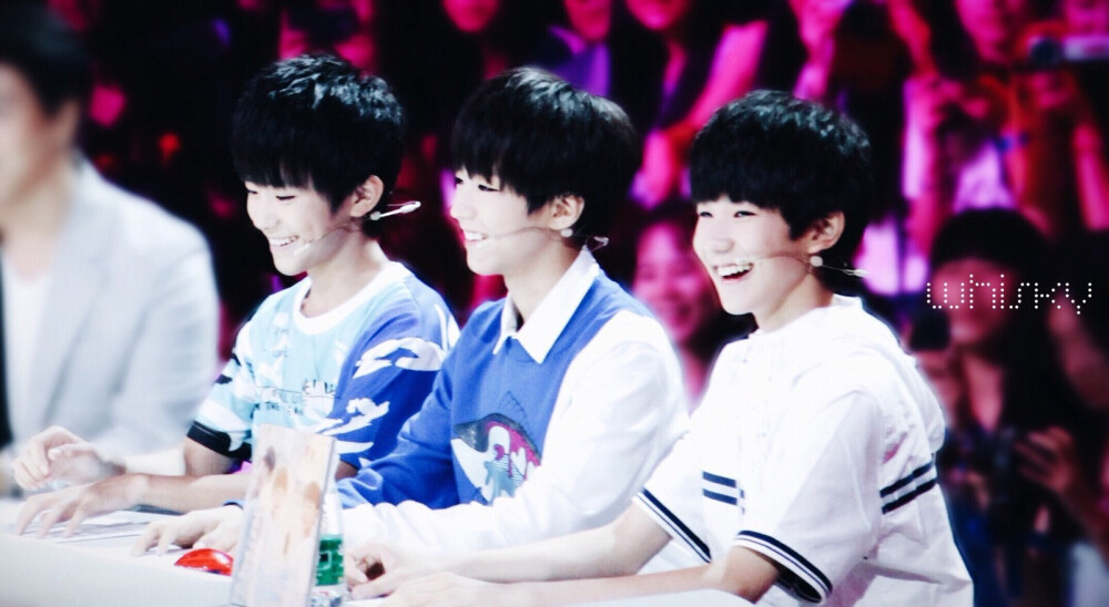 TFBOYS 年代秀 见LOGO