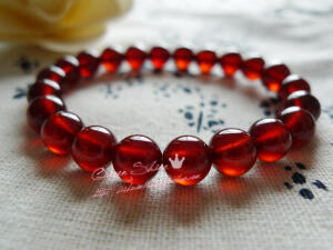 石榴石，又称女人石，滋阴养颜调节月经~暖暖的橙红色石榴石更是美到不行，颗颗如暖暖的小太阳般~