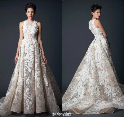 Krikor Jabotian F/W 2014┃设计师将这些耗时几百个工时手工造成的婚纱或礼裙划分为高级定制,结合现代3D立体打印和古典蕾丝刺绣,看上去既前卫又奢华,设计师第一份工作师从Elie Saab,于是创作中除了自身钟情的女王般…