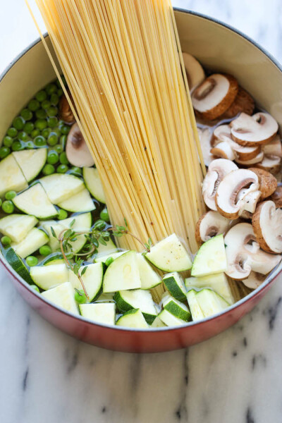 One Pot Zucchini Mushroom Pasta