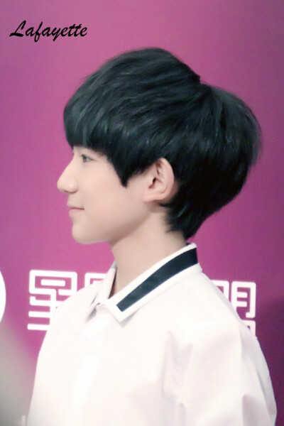 #烙上TFBOYS之名，追随不止信仰不息# #TFBOYS星影联盟# 质美玉，貌修竹，前程锦绣铺。虽时有云遮雾掩，心存霞光，穿云破雾终显。