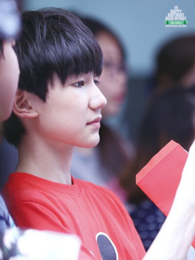 #14 HAPPY BIRTHDAY MY ROY# 阳光下你的侧脸也那么好看 我光顾着傻笑忘了拍照【www.tfboys-wy.com】①http://t.cn/R7nGScg ②http://t.cn/R7nGSce