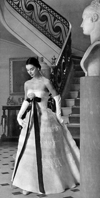 Jacky Mazel in Maggy Rouff 1956