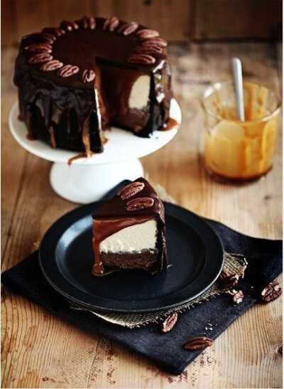 巧克力焦糖芝士蛋糕，喜欢的要不要来一块呀？