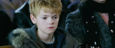 托馬斯·桑斯特（Thomas Sangster，全名Thomas Brodie Sangster）1990年5月16日出生，同父母、妹妹居住在倫敦泰晤士河南畔。他的母親Tasha Bertram是一位舞者和劇作家，曾和丈夫馬克·桑斯特一起出演過幾部BBC電視電影…