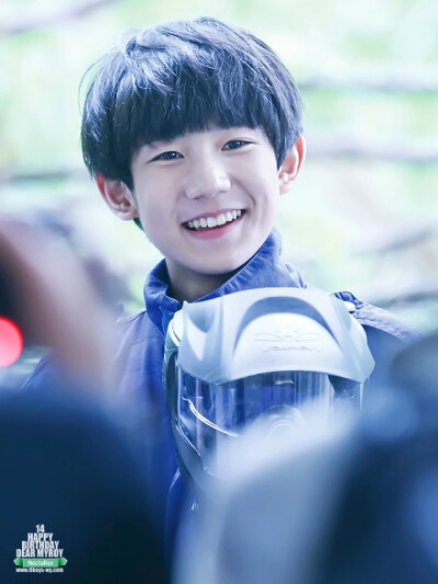 #14 HAPPY BIRTHDAY MY ROY# 明明最难过的是你 笑得最开心的也是 【www.tfboys-wy.com】①http://t.cn/R7nhbi9 ②http://t.cn/R7nhbiK