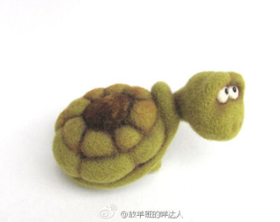 #羊毛毡戳戳乐#这组羊毛毡作品很具有个人风格，每一只小动物都仿佛动画片里的卡通形象，特别憨态可掬。作者Vlada Homnyuk 来自Israel 。