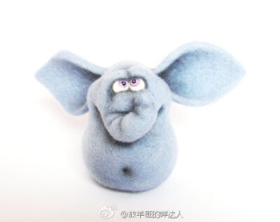 #羊毛毡戳戳乐#这组羊毛毡作品很具有个人风格，每一只小动物都仿佛动画片里的卡通形象，特别憨态可掬。作者Vlada Homnyuk 来自Israel 。