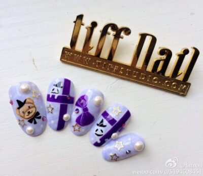 喜欢维尼熊的小伙伴～tiff nail已经有三款风格不一的手绘小熊款了～毛绒绒的小可爱们，都是tiff nail美甲师一笔一划精工的作品～