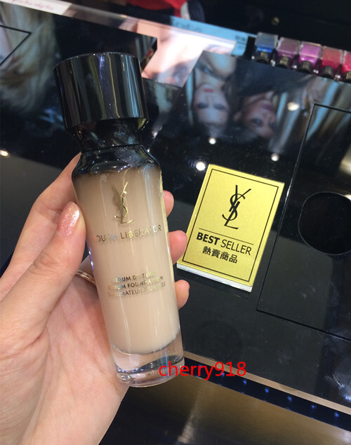 YSL/活妍逆龄精华养肤女神粉底液30ml/spf20,超滋润，这款粉底真心是c财秋冬的最爱,蕴含了多种植物成分和精华成分,所以是一款养肤的粉底,含有护肤精华的,上彩妆的同时可以提供滋养