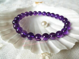 小珠子也能这么浓郁，超美清透浓郁乌拉圭紫水晶手链，静默的魅力......