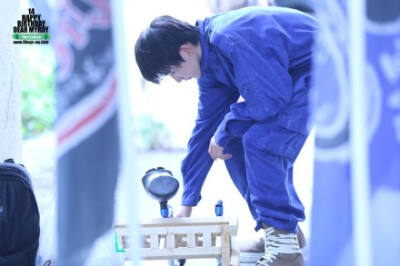 @TFBOYS-王源 挖掘机技术哪家强？ (cr:logo)