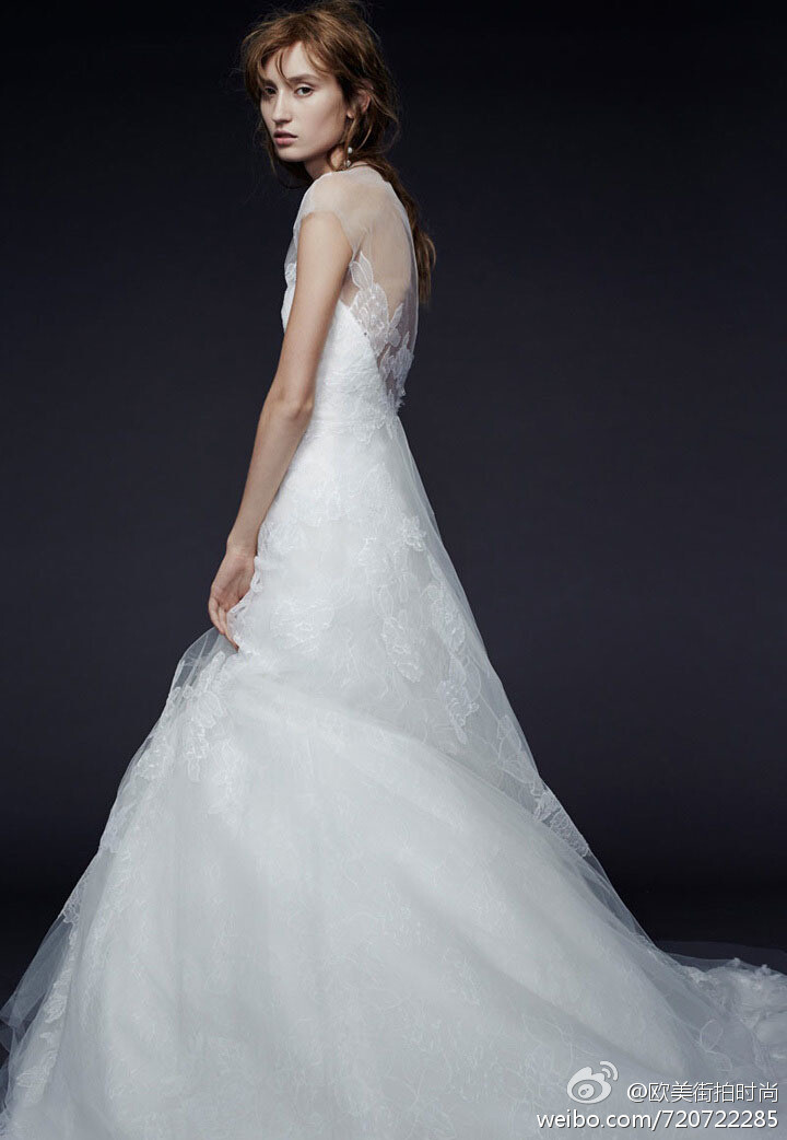 Vera Wang 2015秋季婚纱，轻柔飘逸女神范。