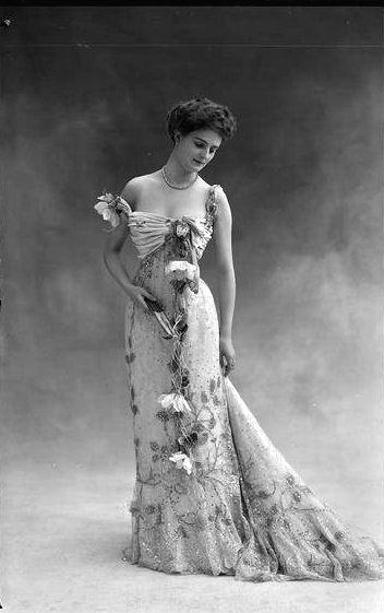 ~Jeanne Dortzal in evening wear, 1900. Photograph by Nadar~