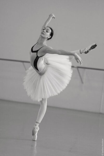 Olga Smirnova rehearsing the Mariinsky version of Swan Lake. Photo © Svetlana Avvakum