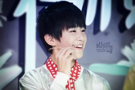 #1128易烊千玺生日快乐#