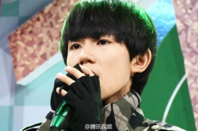 #她说爱王源# #薄荷音主唱王源# #源来你是迷彩小王子# @TFBOYS-王源 深情演唱，薄荷音贯穿心扉。就算到天黑，不会凋谢的花蕾。绿叶在跟随，放开幸福的滋味。今后不再怕天明，我想因为你在身边。 MP3微盘下载→|14112…