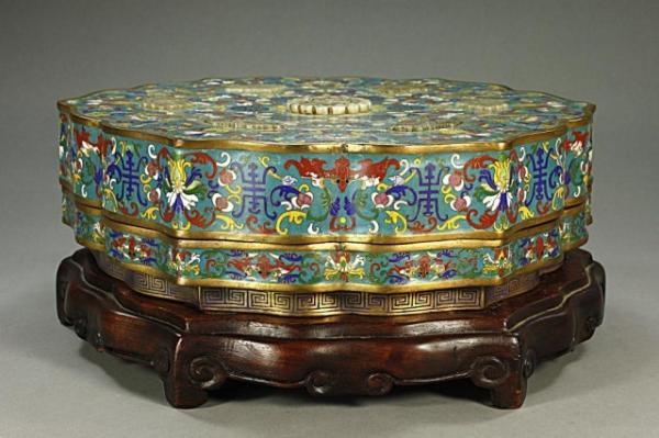 ANTIQUE CHINESE CLOISONNE ENAMEL BOX