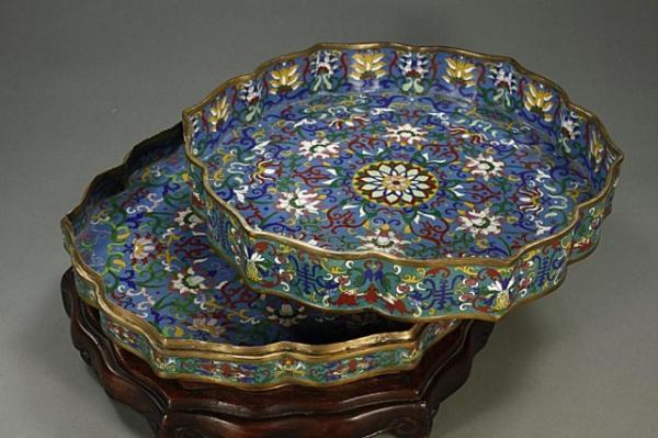 ANTIQUE CHINESE CLOISONNE ENAMEL BOX