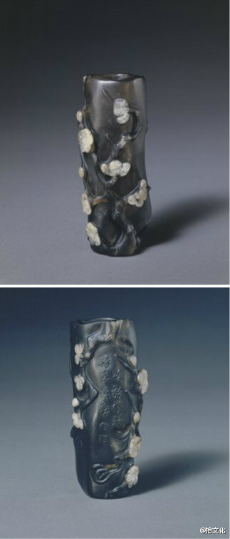 #玉说#“子冈”款茶晶梅花花插，明，高11.4，口径4.2cm，底径3.8cm。清宫旧藏。花插筒状，茶色，梅树干形。器身有白斑，巧做俯仰白梅二枝，花蕾并茂。一面琢隐起两行行书“疎影横斜，暗香浮动”八字。末署圆形“子”、方形“冈”阴文二印。充满了文人画韵味，格调高雅，技艺不凡。原藏清宫南库。