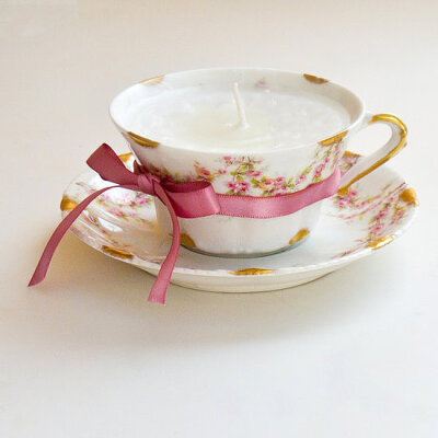 Old Teacup Candles There's nothing sadder than when one of your favorite teacups or coffee mugs ends up with a crack or chip. But instead of tossing out your beloved drinking cup, transform it into a …