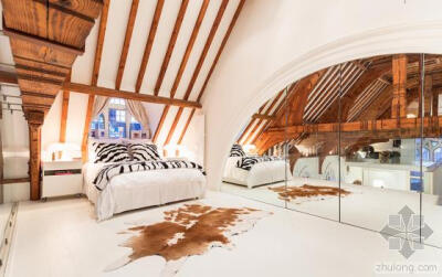 【{英国一间教堂改造成的现代住宅}】设计师、图片来源：Gianna Camilotti Interiors ®室内卧室实景