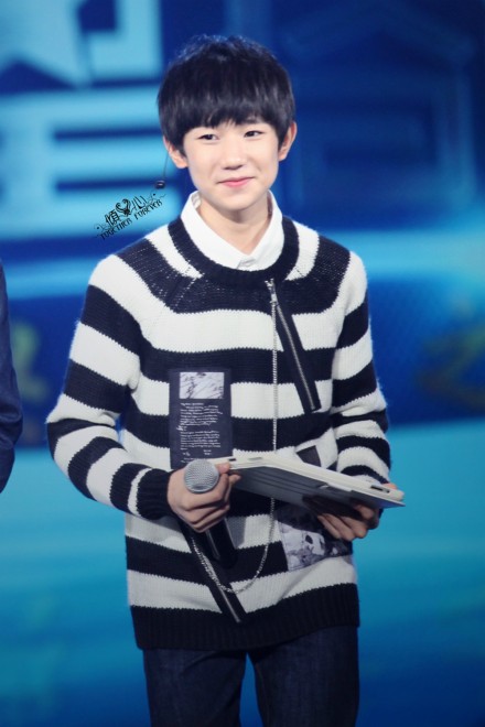 #TFBOYS# 141126 梦想星搭档录制现场 @TFBOYS-王源 高清2P~ 每次看见你的笑容 净显调皮灵动 心好似蜜糖尘封；好想将你轻轻的捧在手心中 为你抵挡外来严寒伤痛 #初见千凯源，倾心复十年#