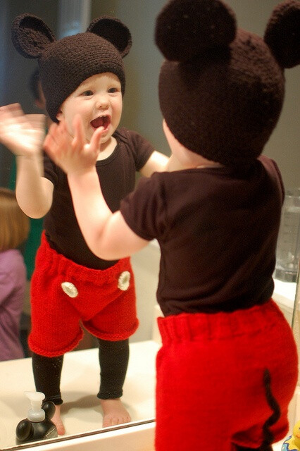 Homemade Mickey costume...sooo adorable!! This might be Logan's Halloween costume this year:)