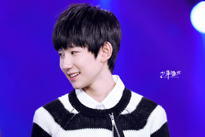 @TFBOYS-王源 “你是溪流，带走我的忧伤；你是遐想，使我能去歌唱；你是希望，给我失去的方向；你是玫瑰，是留在枕边的芬芳。” TFBOYS 王源