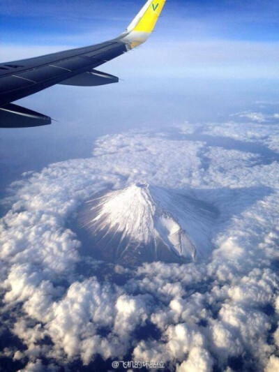 飞机上俯瞰富士山 原来是这样…