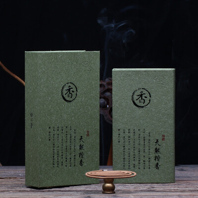包装好棒哦，店家还送了香托，拿来送人很不错哦。 盘香长得和蚊香很像呢，不过味道可是蚊香不能比的， 非常好闻，檀香味天然深厚，不刺鼻， 做瑜伽的时候点上一盘，很静心，感觉非常好。