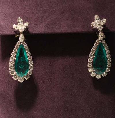 The BVLGARI Emerald Suite was given to Elizabeth Taylor from Richard Burton circa 1962-1967. “I introduced Liz to beer, and she introduced me to BVLGARI.”