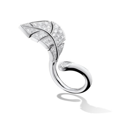 Van Cleef &amp;amp; Arpels - Virevolte Between the Finger Ring