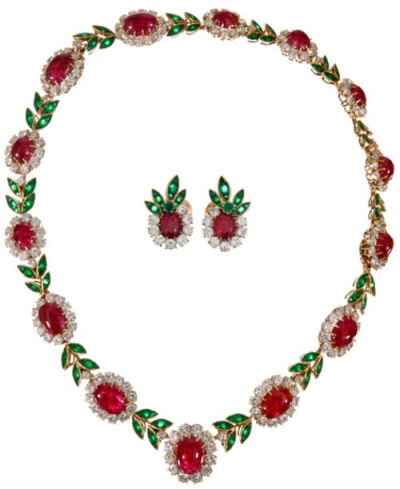 Van Cleef &amp;amp; Arpels Convertible Suite. Museum-worthy Van Cleef &amp;amp; Arpels necklace and earrings suite decorated with flowers made of gemstones: