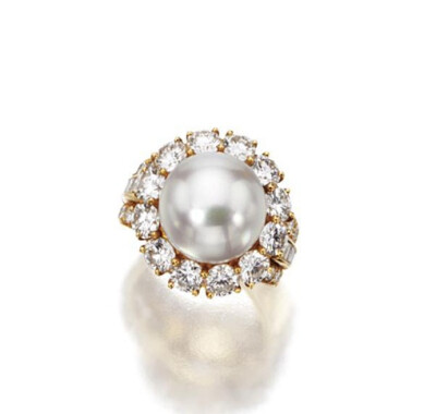 CULTURED PEARL AND DIAMOND RING,