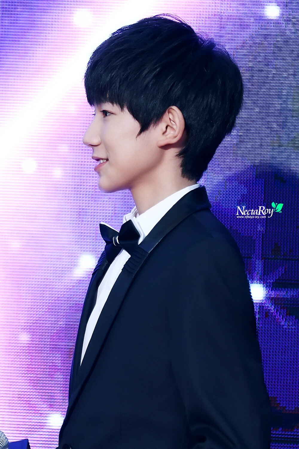 穿西装的源源 梦想星搭档采访部分 王源 tfboys王源 图from微博 cr：N站