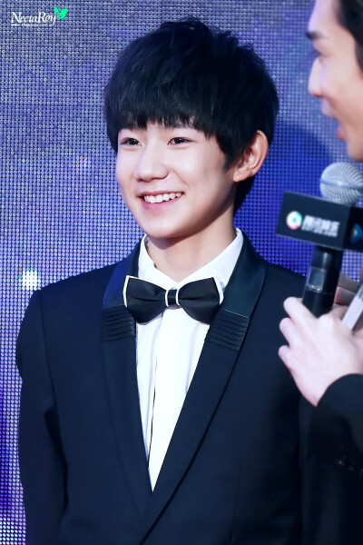 穿西装的源源 梦想星搭档采访部分 王源 tfboys王源 图from微博 cr：N站