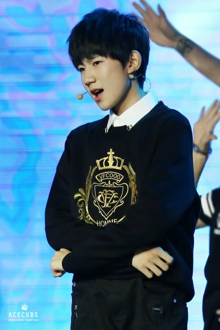 141125 腾讯V视界 @TFBOYS-王源 LOFTER UPDATE→ http://t.cn/RztG4RF 一望你 眼里温暖已通电