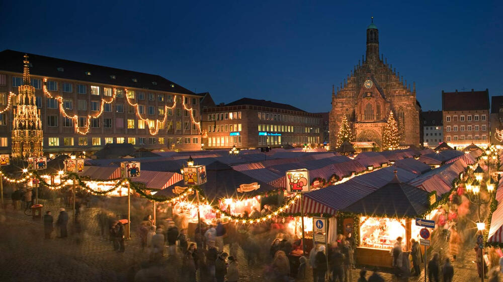 德国巴伐利亚，纽伦堡圣诞市场全景 ChristmasMarketNurnberg