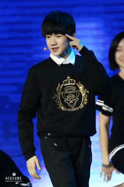 141125 腾讯V视界 @TFBOYS-王源 LOFTER UPDATE→ http://t.cn/RztG4RF 一望你 眼里温暖已通电