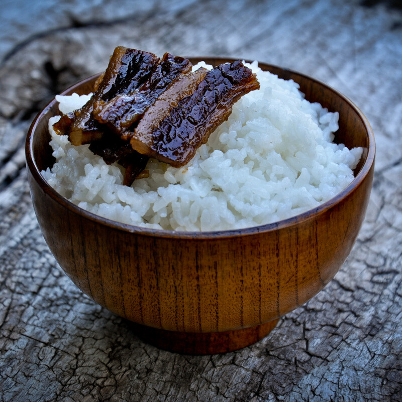 我是坚定的肉食者，但对肉的选择有着近乎挑剔的标准,肉不好不食，不香不食，过腻不食。肉，并不是入口即化的好，而要对牙齿有着微妙的抵抗力和反弹，才能算是一口好肉。这次寻得的手造山养土猪酱油肉，满足了我对肉的一切想象。肥而不腻，瘦而不柴，肥瘦比例适中。---苏