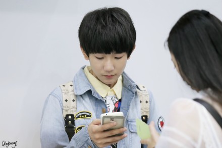 {20140822} 北京机场 王源 高清x2 #王源# #TFBOYS王源# @TFBOYS-王源