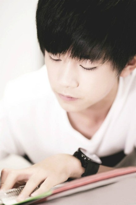 #TFBOYS易烊千玺# 小伙伴们快来做净化拉，点开关上就可以1、http://t.cn/R7QKgaV 2、http://t.cn/R7QKgaf 3、http://t.cn/RhWv1em 4、http://t.cn/R7Q9y0P 5、http://t.cn/R7Q9y0h 6、http://t.cn/R7Q9y07 7、http://t.cn/RzfrHcM 动动手指净化也是一种爱喔